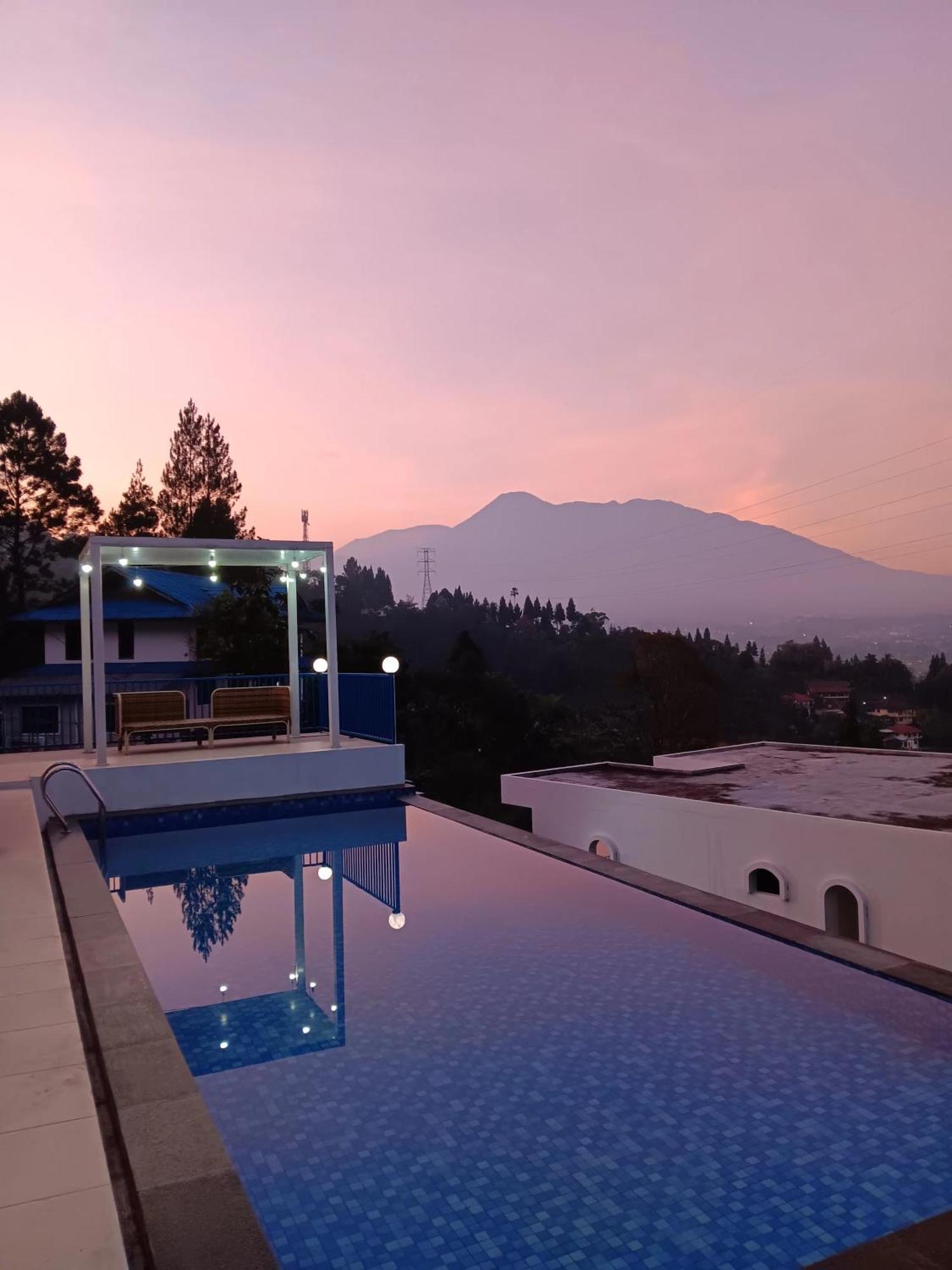 Villa Blue Door, Puncak Pondok Cipaseban 외부 사진