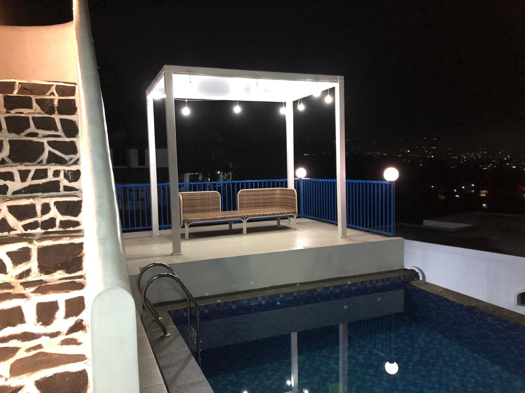 Villa Blue Door, Puncak Pondok Cipaseban 외부 사진